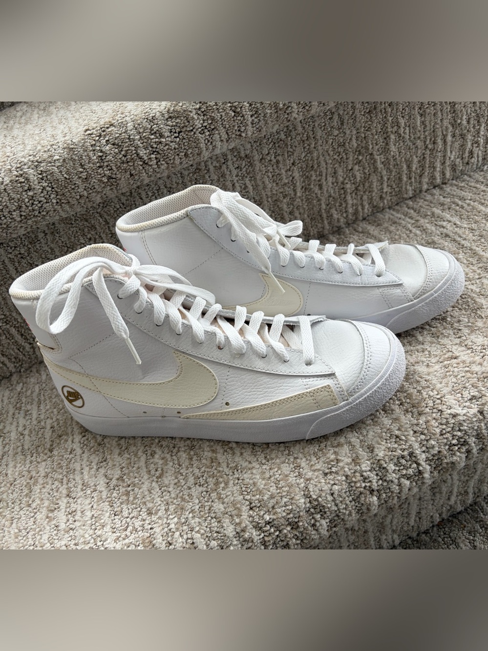 Nike Women's Blazer Mid '77 Vintage 'Gold Emblem' shoes. Size 9.5. - Picture 2 of 11